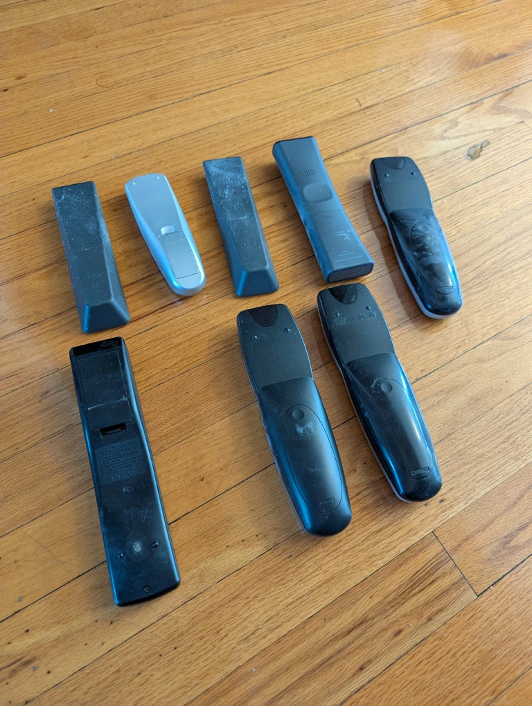 Remotes for parts - photo 2