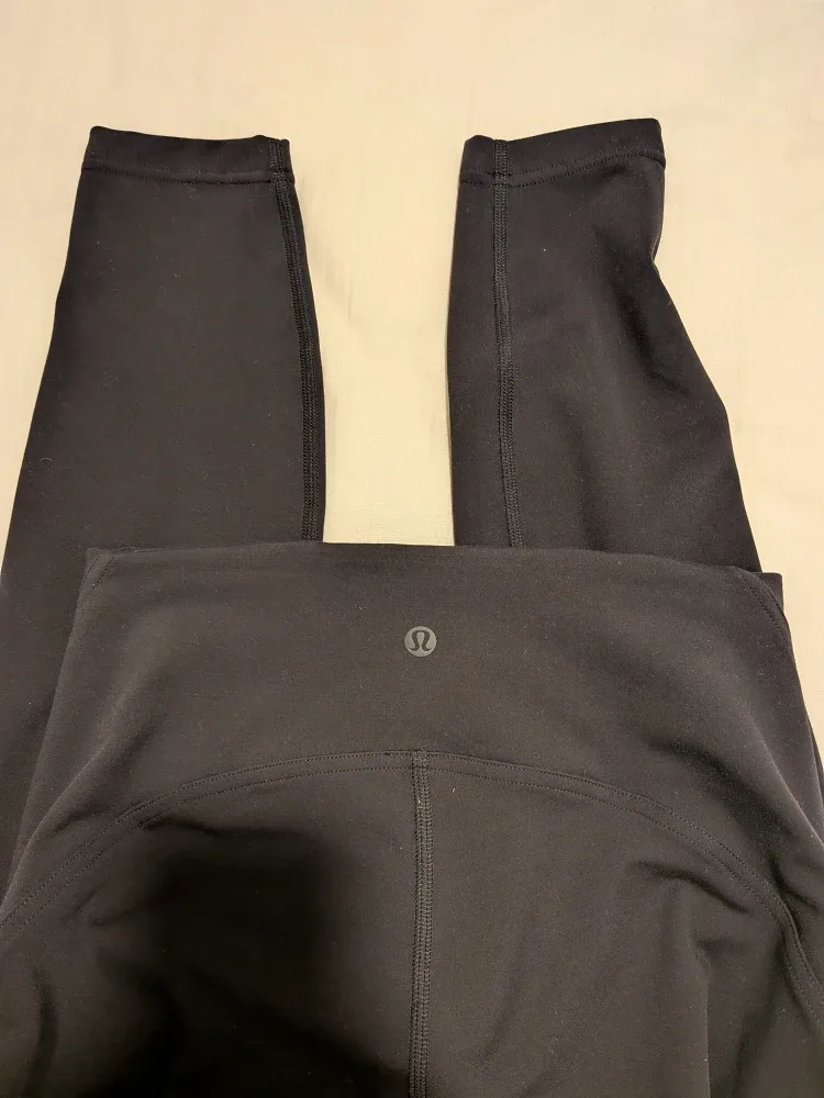 Black Lululemon Leggings image indicator(2)