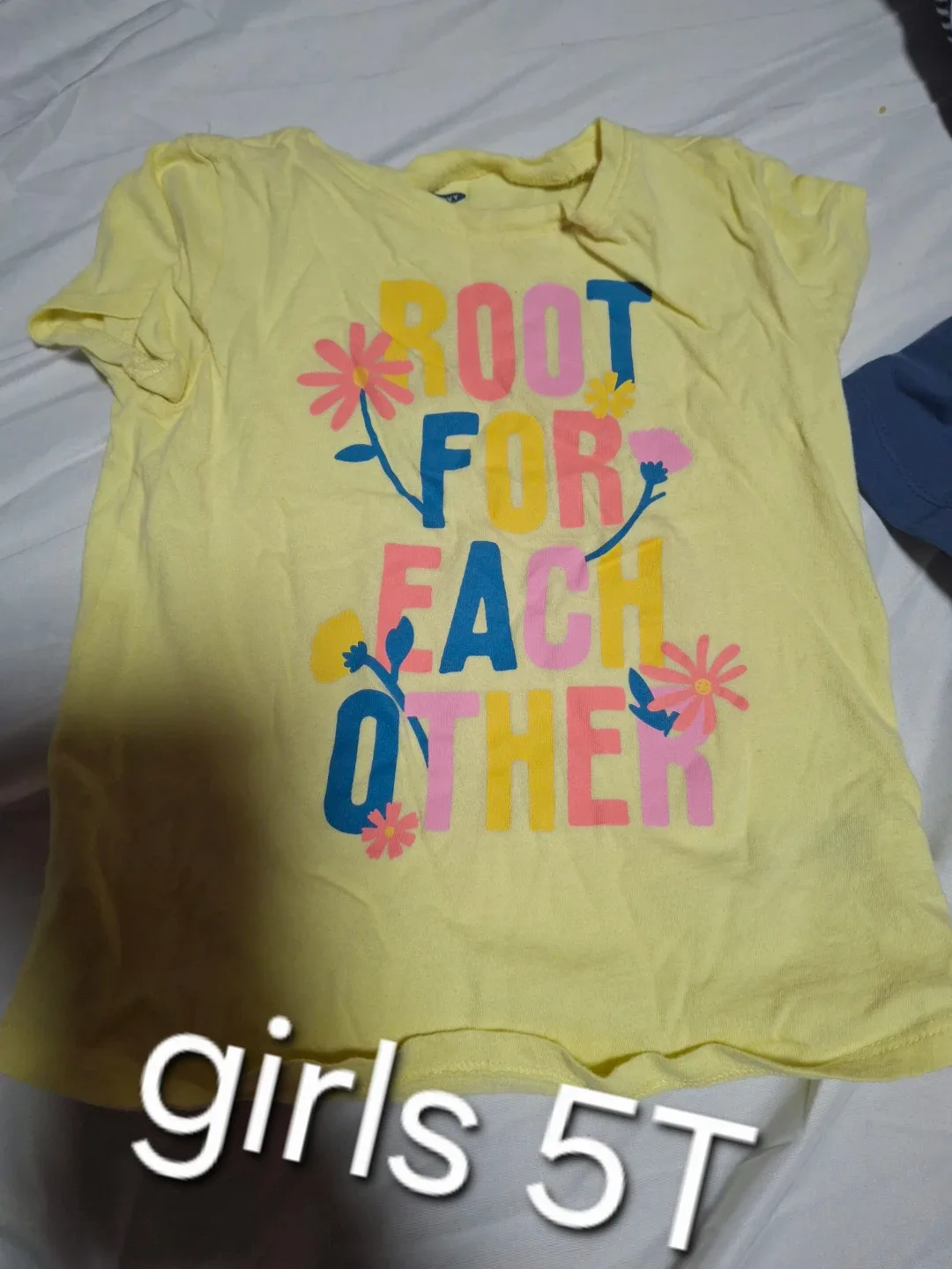 Old Navy Girls 5T T-Shirt