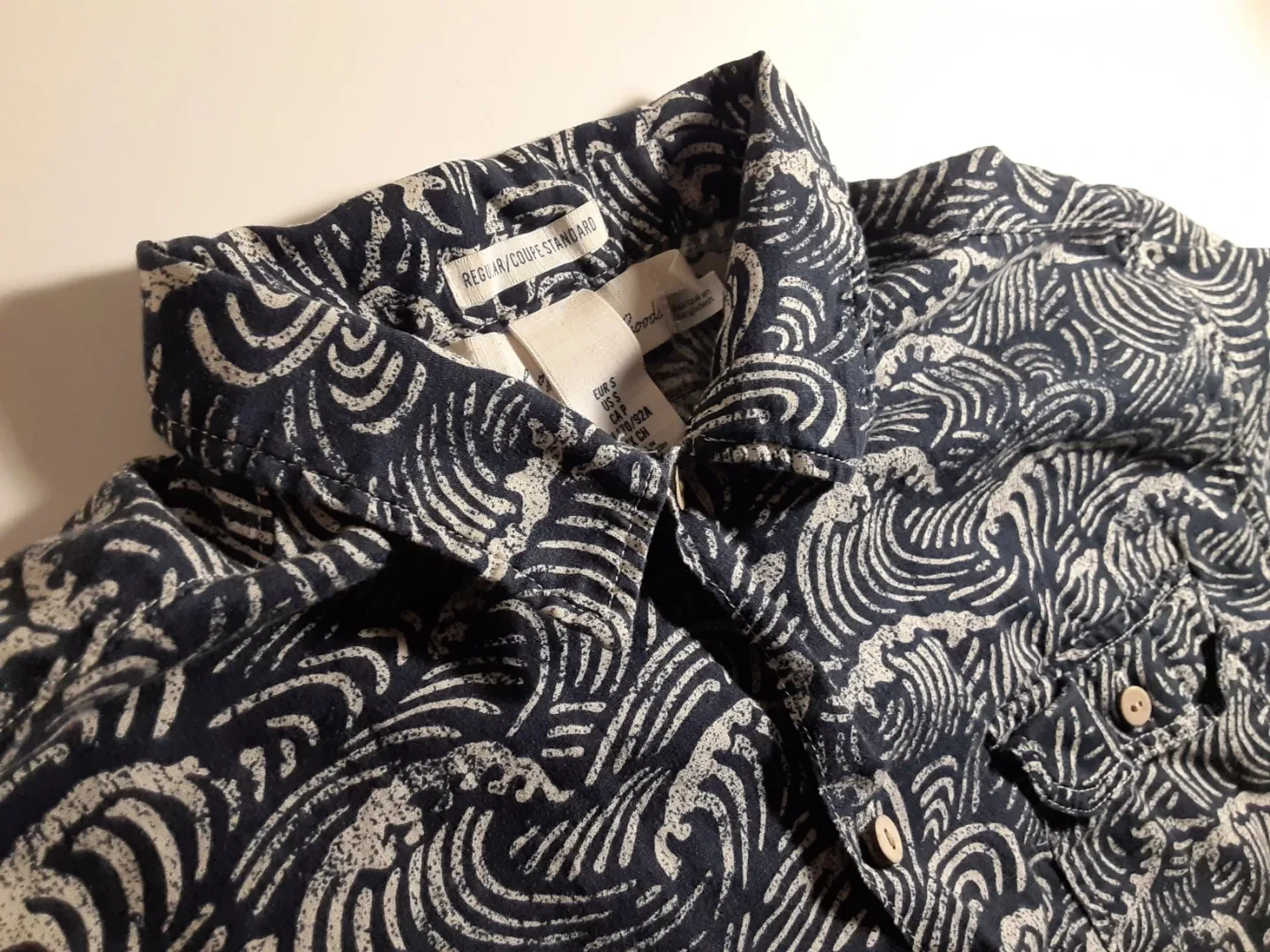 H&M L.O.G.G. - Short Sleeve Wave Pattern Button-Up Shirt | S: SM