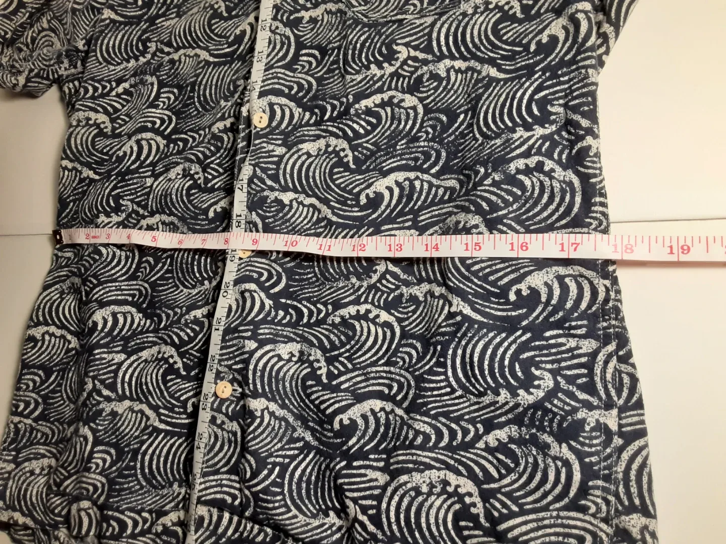 H&M L.O.G.G. - Short Sleeve Wave Pattern Button-Up Shirt | S: SM image indicator(7)