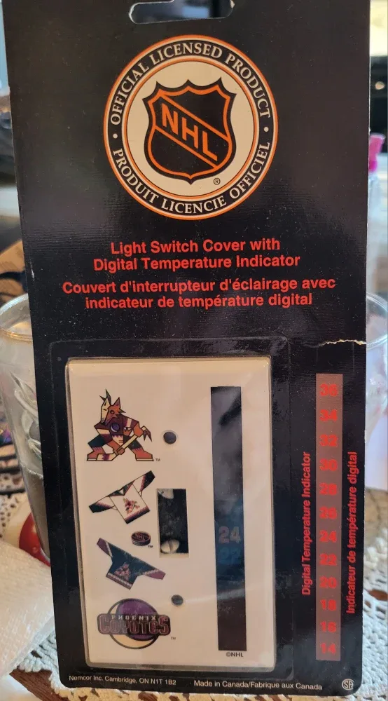NHL Phoenix Coyotes Light Switch Cover image indicator(2)