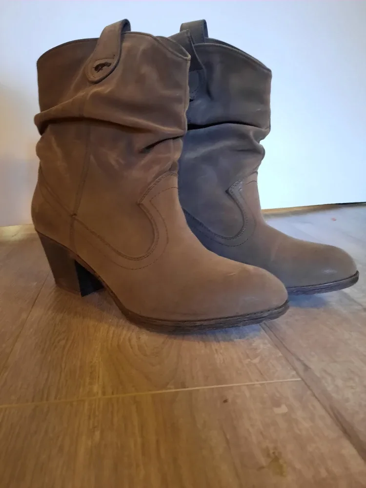 KOOLABURRA by UGG Suede Boots, Size 8.5