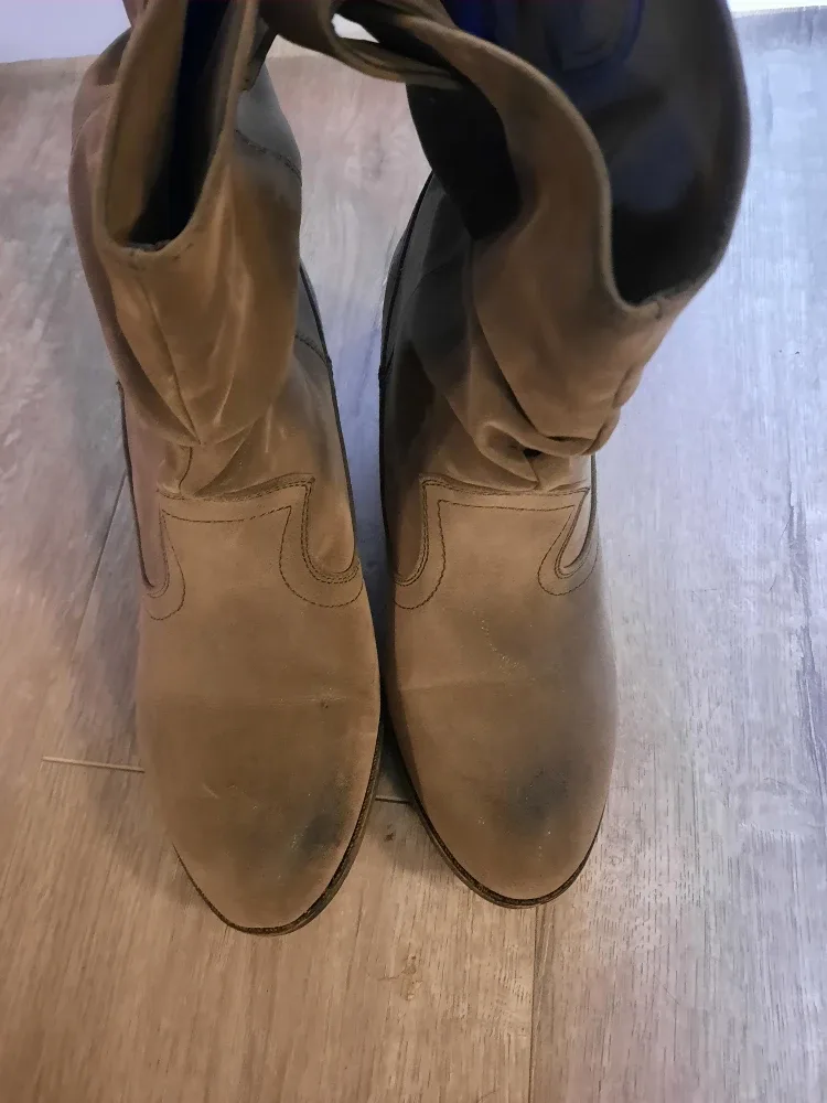 KOOLABURRA by UGG Suede Boots, Size 8.5 image indicator(2)