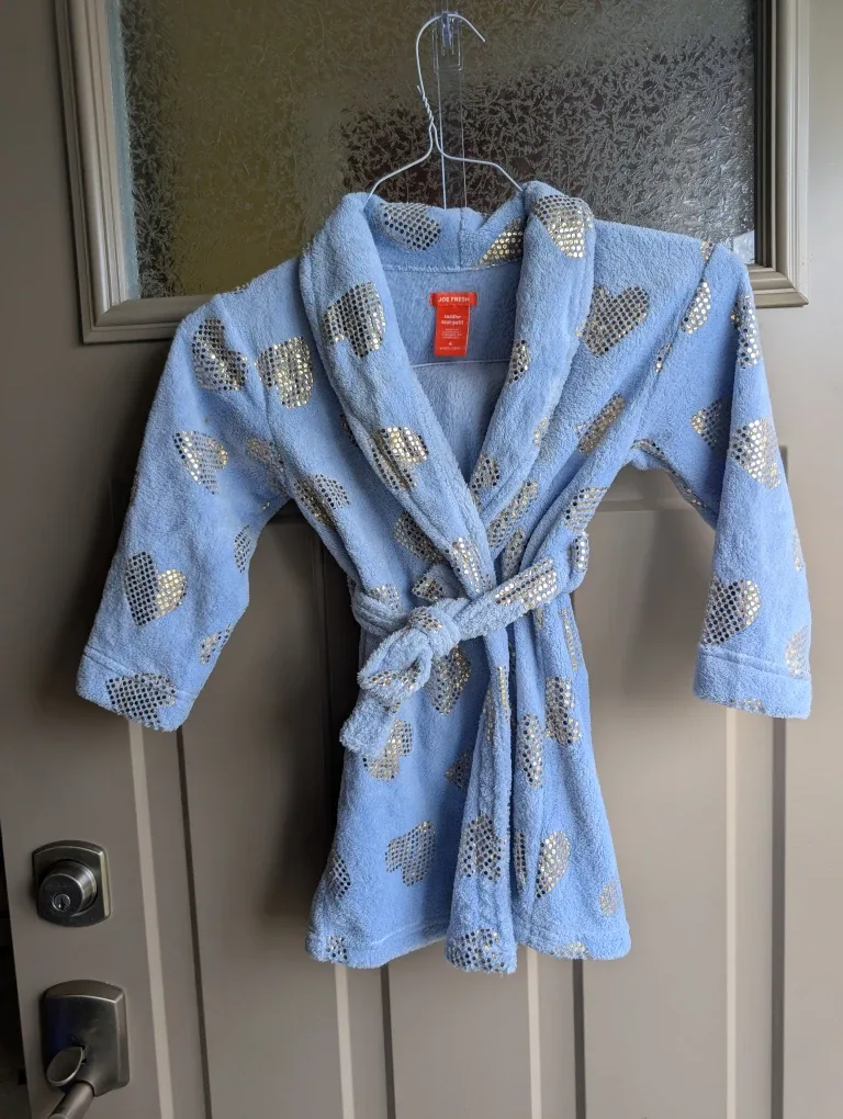 Girls sz 4 robe
