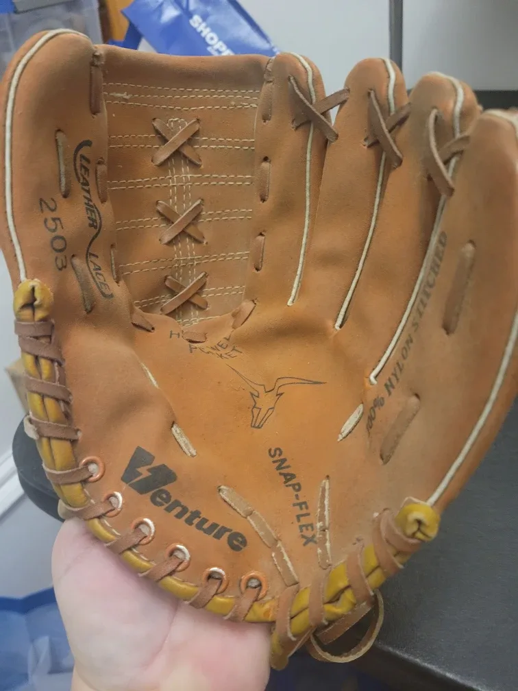 Venture Leather Lace Baseball Glove image indicator(2)
