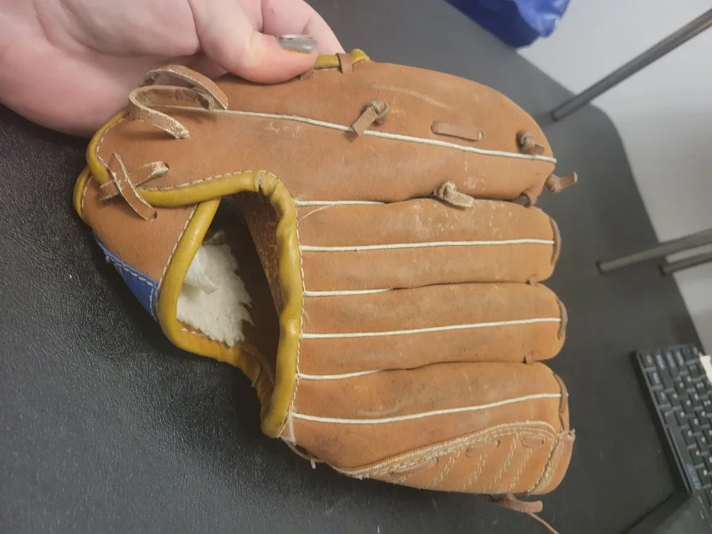 Venture Leather Lace Baseball Glove image indicator(3)