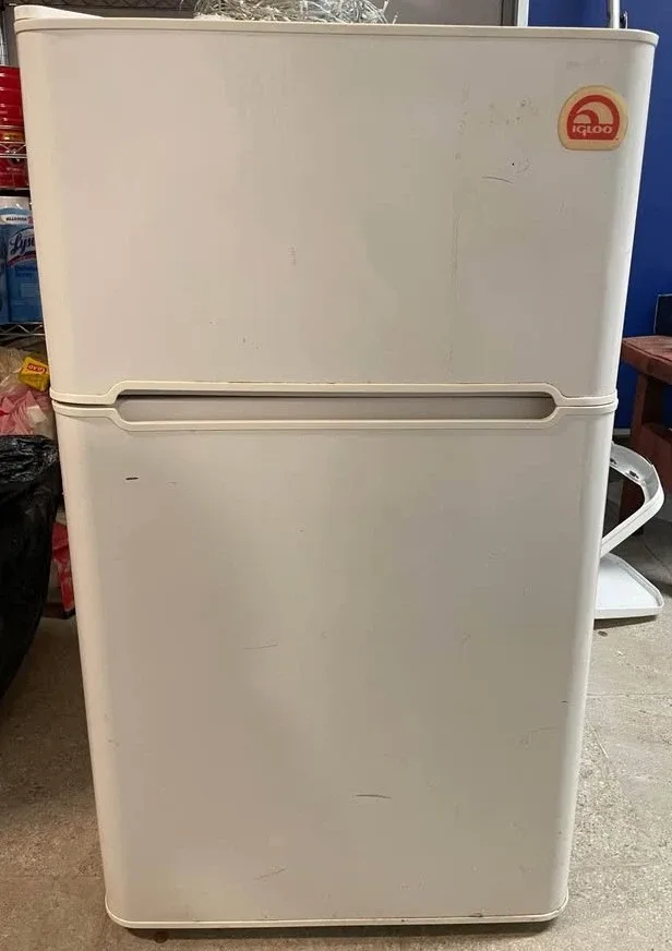 Mini fridge with freezer, dos puertas, 3.2 cu ft thumbnail