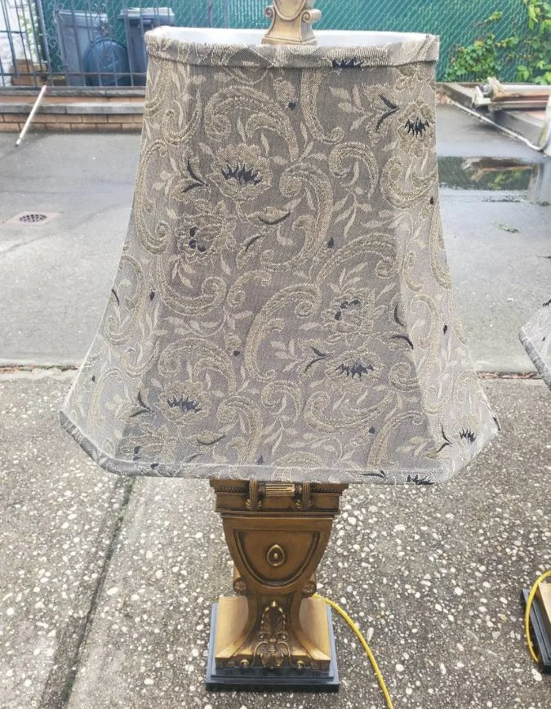 2 beautiful large vintage lamps image indicator(2)