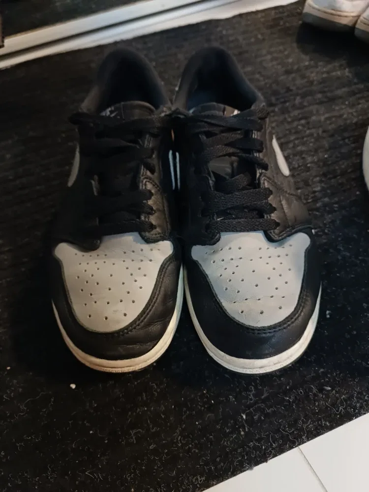 Nike Air Jordan 1 Low Shadow image indicator(4)
