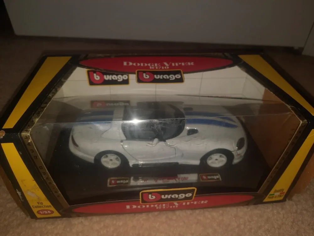 Burago Dodge Viper RT/10 1/24 Scale Diecast Car