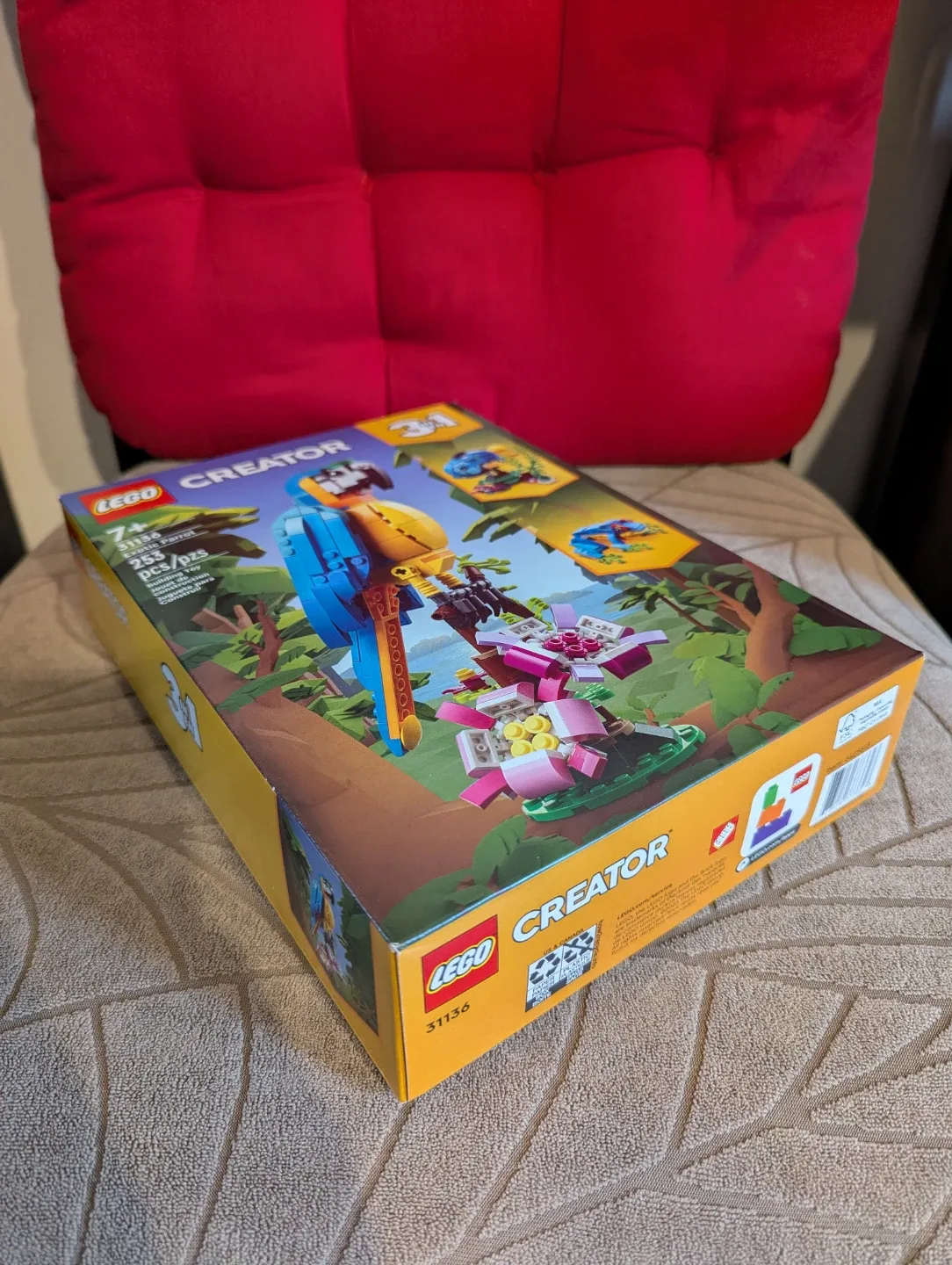 New! LEGO Exotic Parrot 3-in-1 Set image indicator(3)