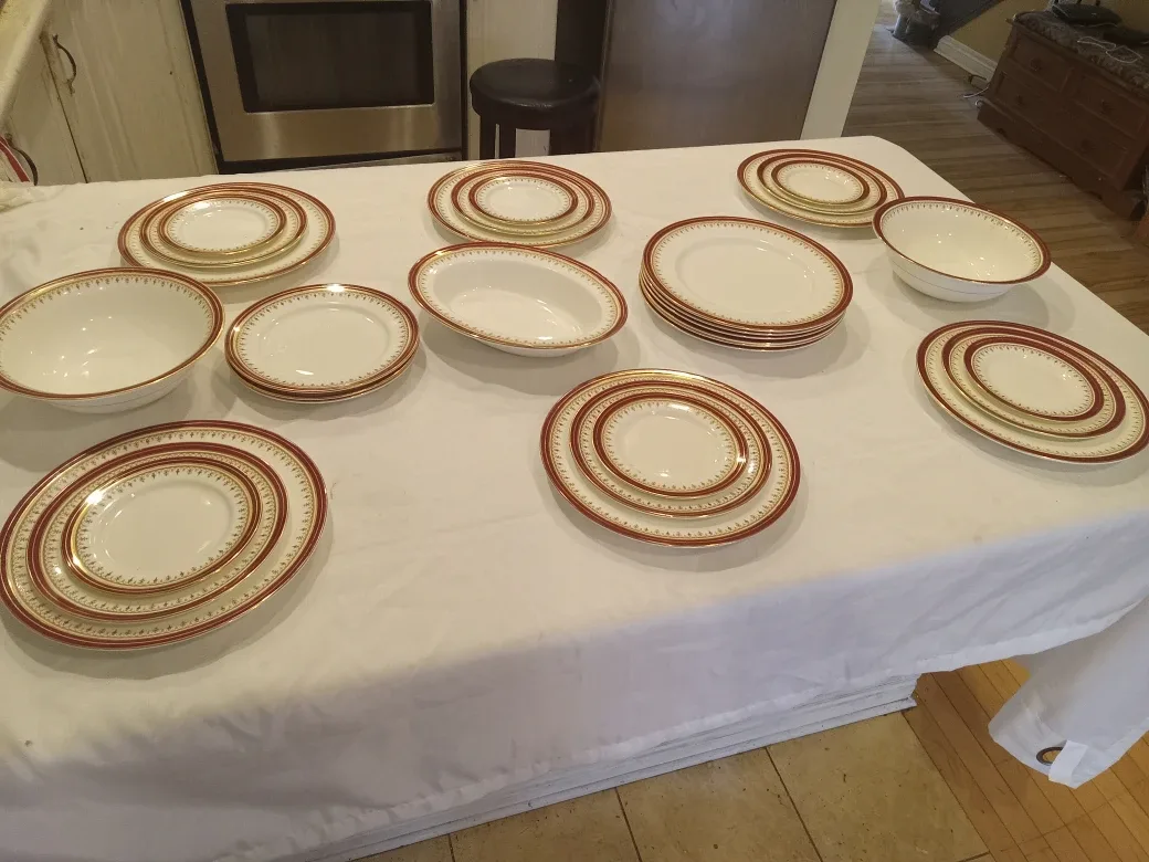 AYNSLEY CHINA dinnerware and coffee and tea set image indicator(10)