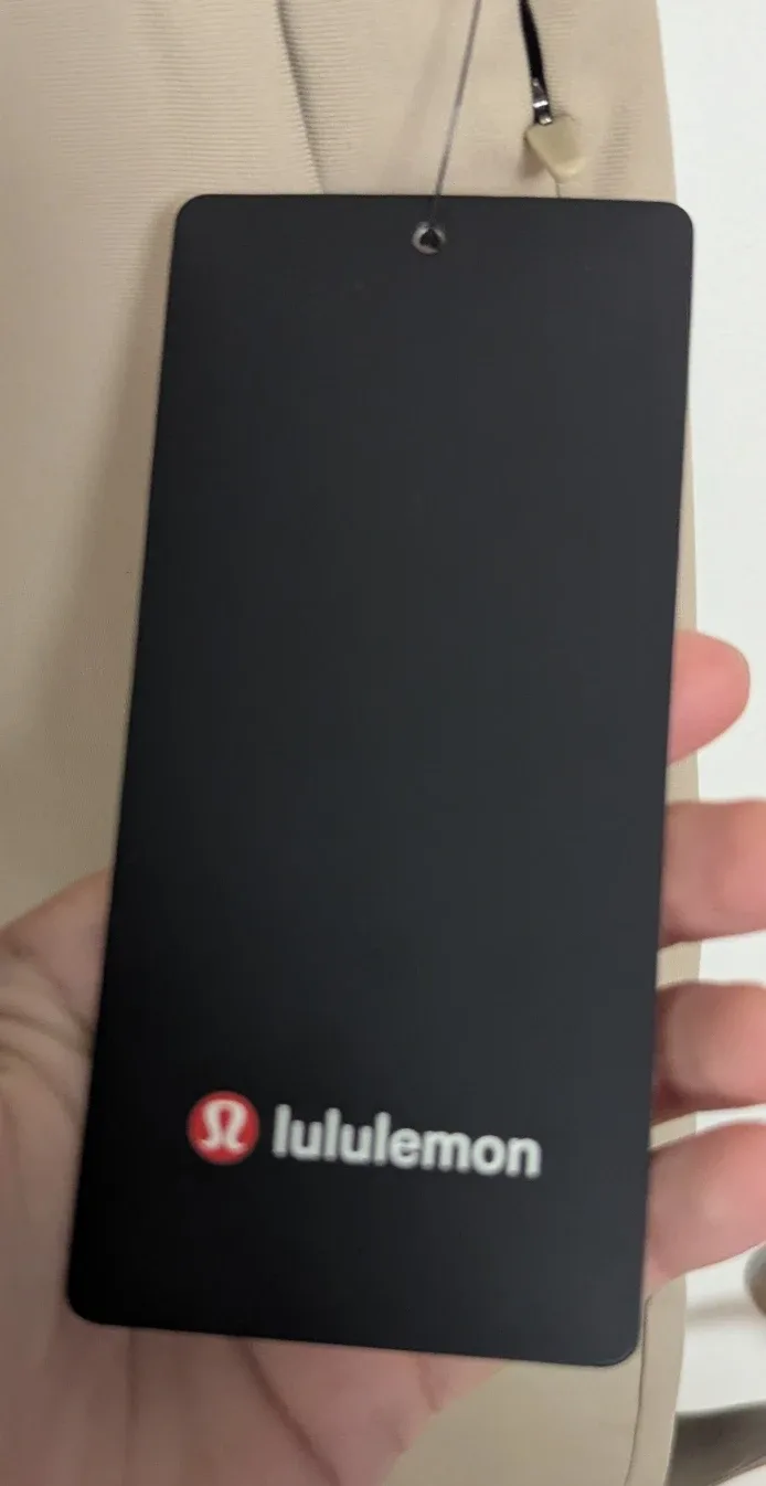 Brand New with Tags Lululemon Shorts Classic 7" Size 32 image indicator(3)