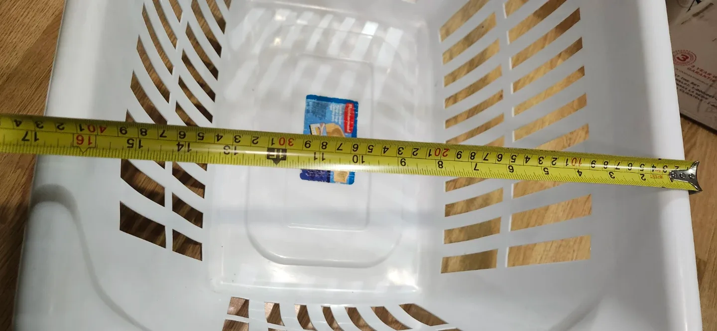 Rubbermaid White Laundry Basket strong - Gently Used image indicator(6)