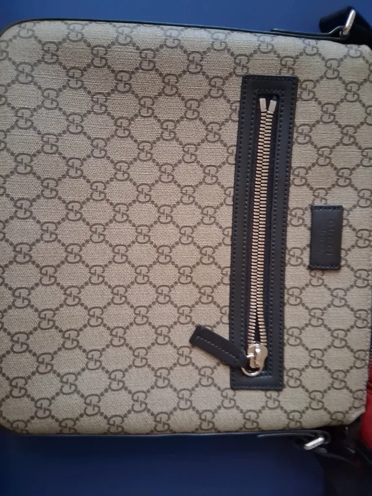Mens Gucci Bag image indicator(8)