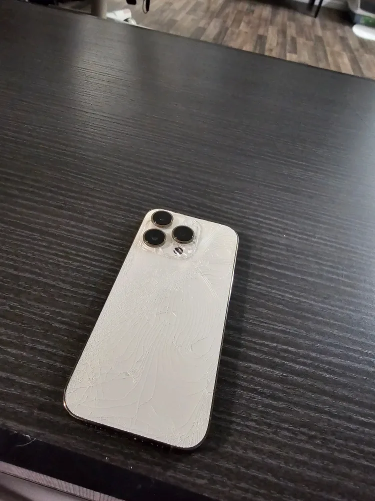 iPhone 14 Pro Unlocked image indicator(2)