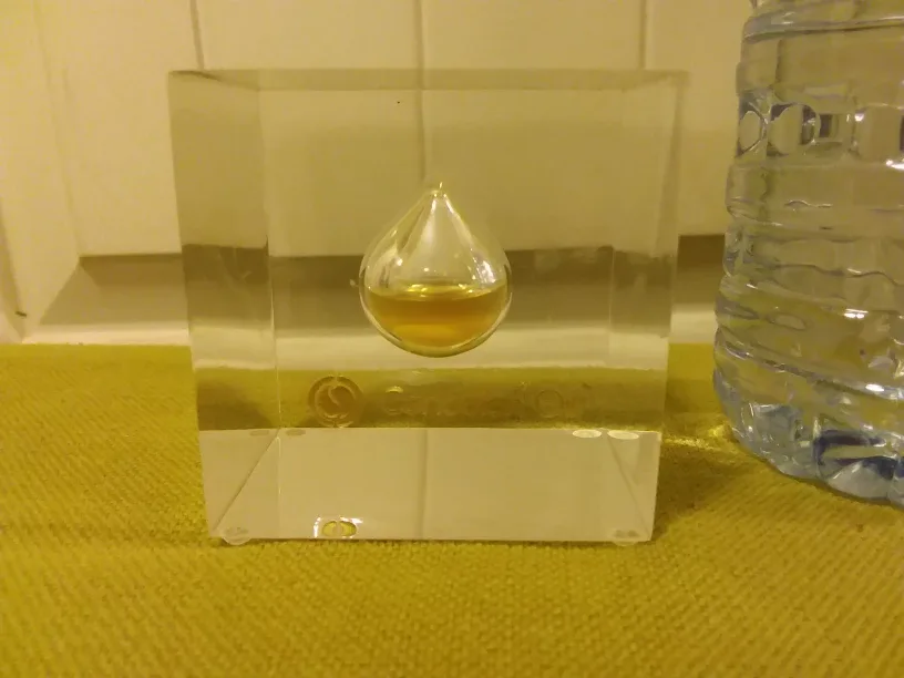 Oil Tear Drop in Plastic
