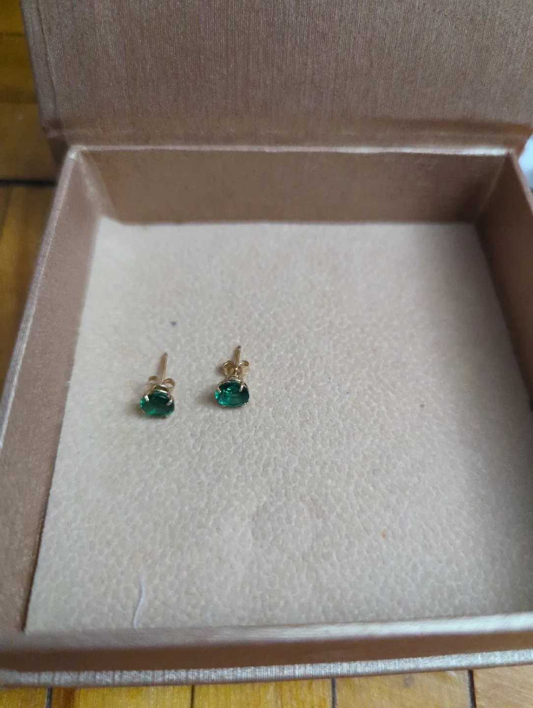 Emerald Stud Earrings thumbnail