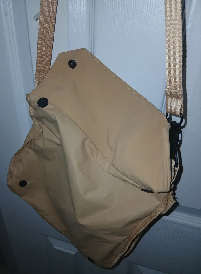 Nike Beige Shoulder Bag image indicator(8)