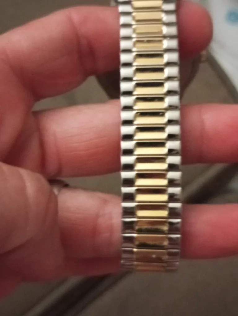 Quartz Two-Tone Wristwatch image indicator(3)