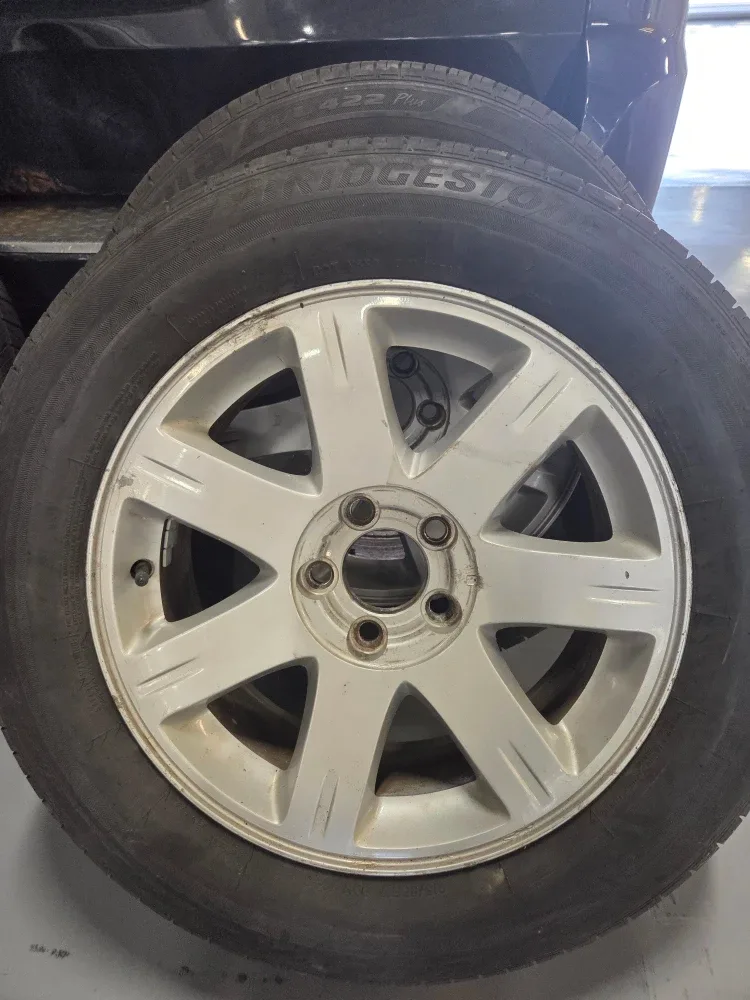 Bridgestone 225 65 R17 image indicator(2)