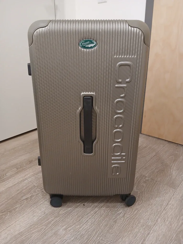 Crocodile Carry-On Suitcase image indicator(2)
