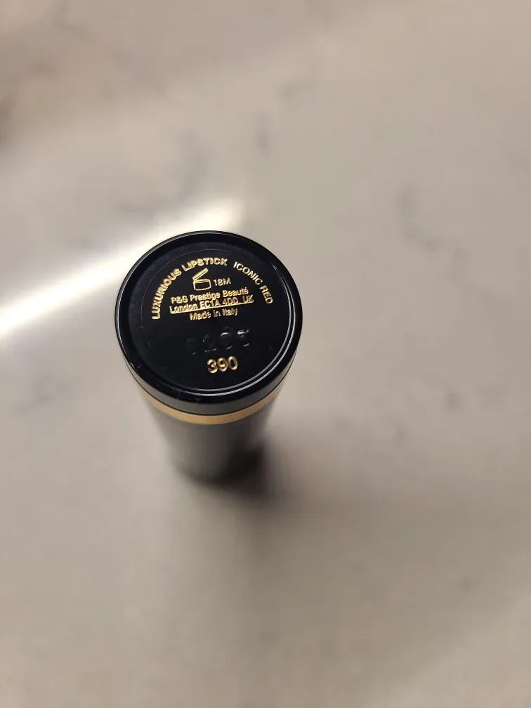 Gucci Luxurious Lipstick 390 Iconic Red image indicator(3)