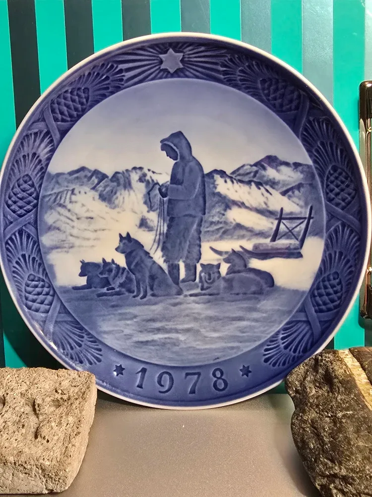 Royal Copenhagen Greenland Scenery 1978 Plate image indicator(2)