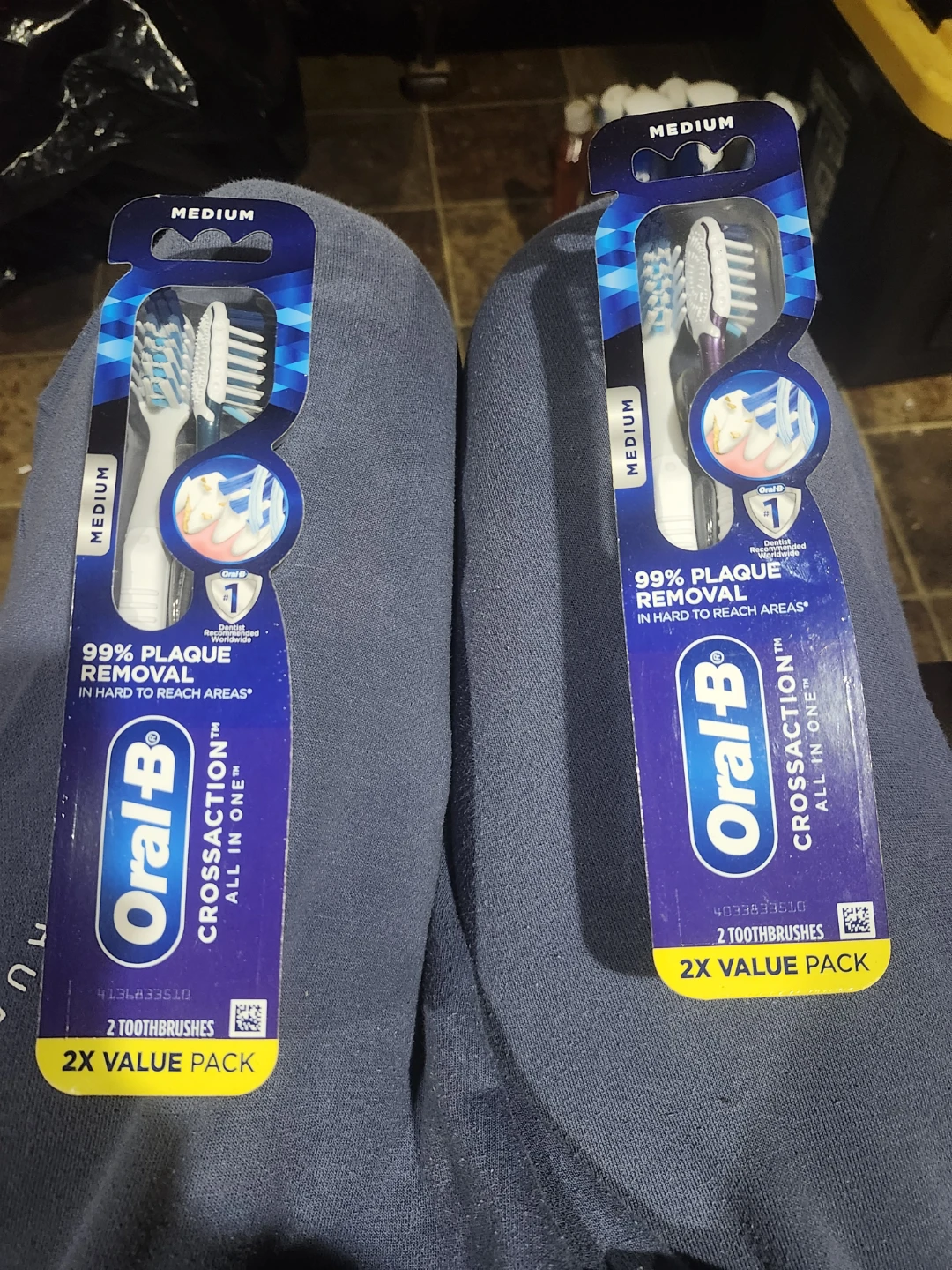 2 Oral-B CrossAction Toothbrushes 2-Pack, Medium