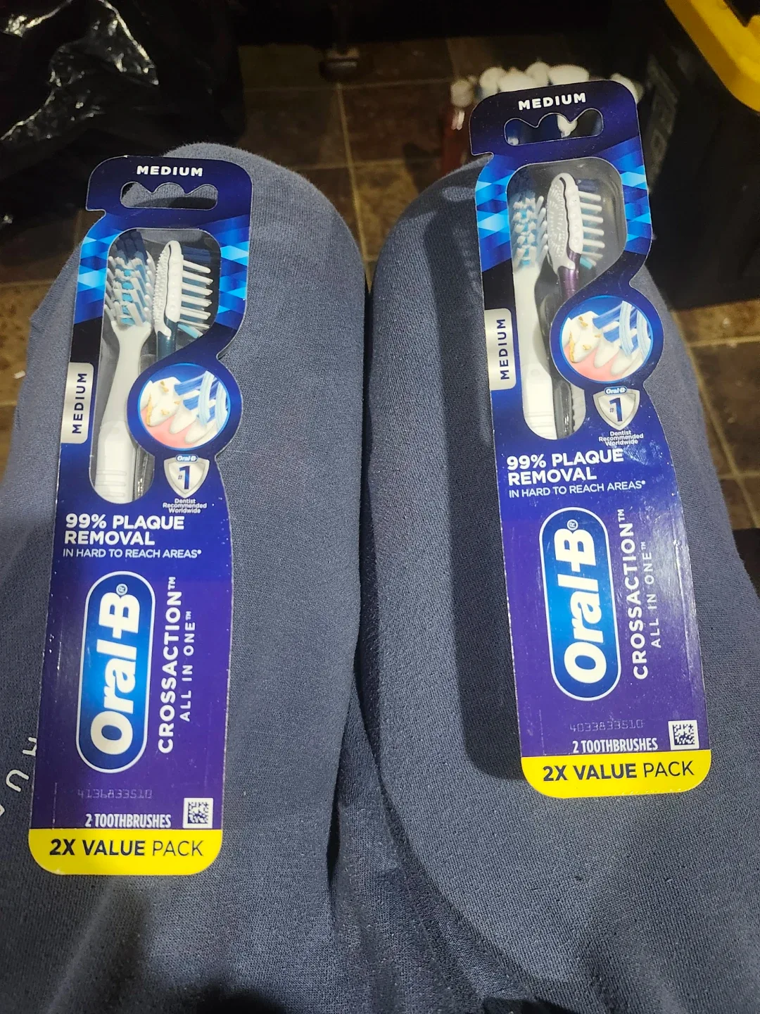 2 Oral-B CrossAction Toothbrushes 2-Pack, Medium thumbnail