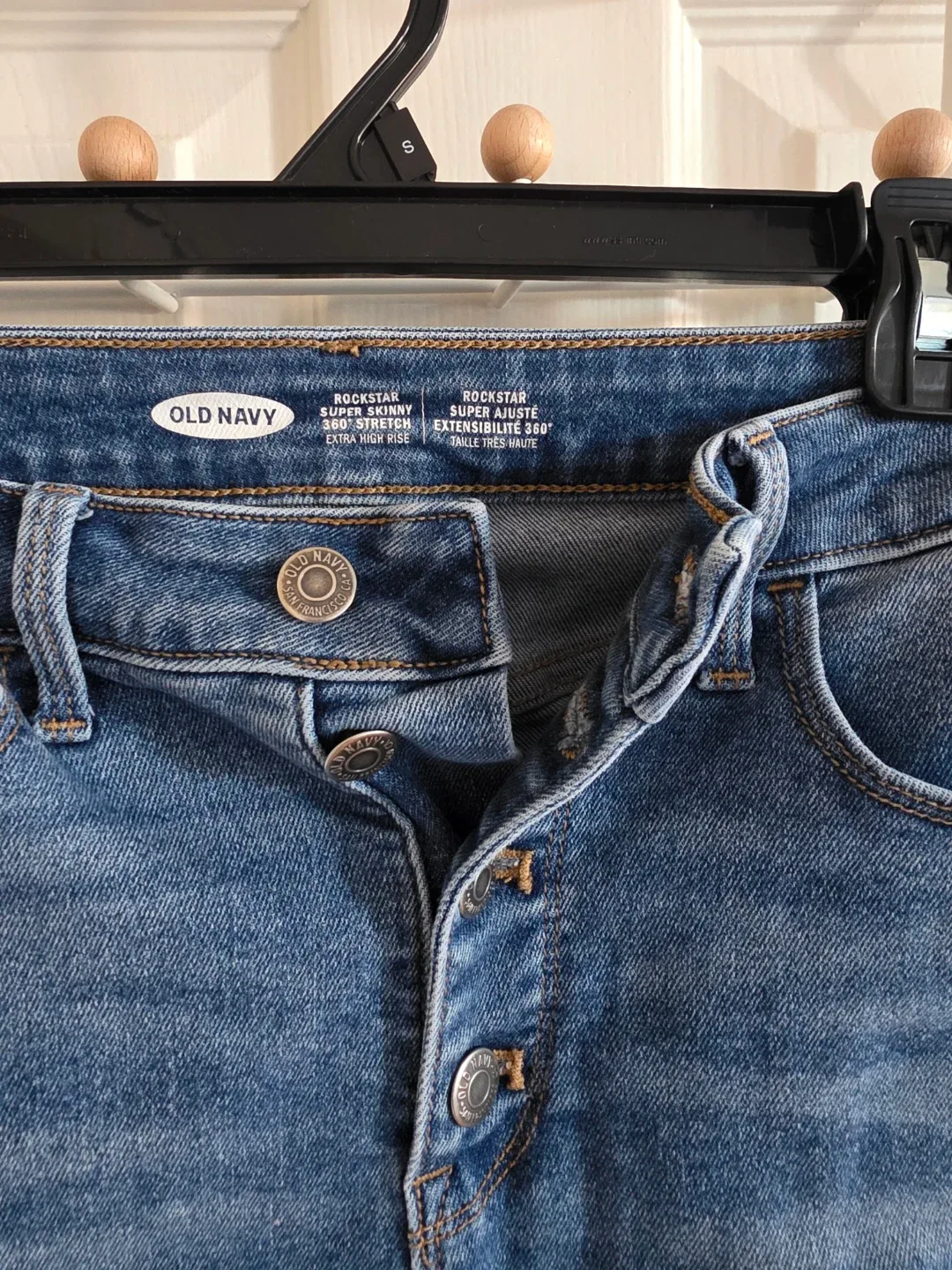 Old Navy Rockstar Super Skinny Jeans - Size 0 image indicator(2)