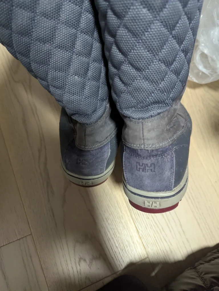 Helly Hansen Grey Winter Boots image indicator(2)