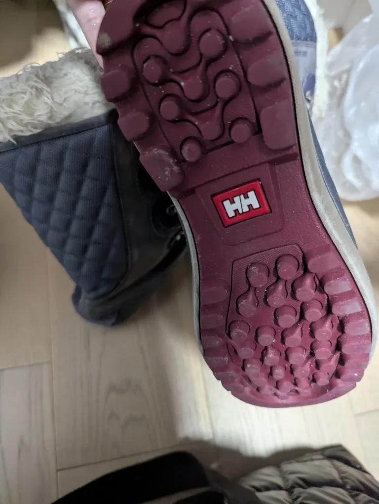 Helly Hansen Grey Winter Boots image indicator(3)