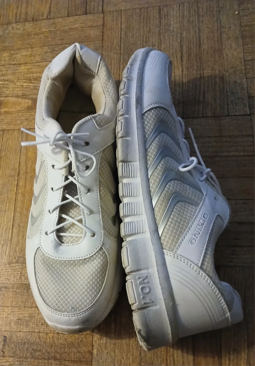 ONIXIO White Sneakers image indicator(2)