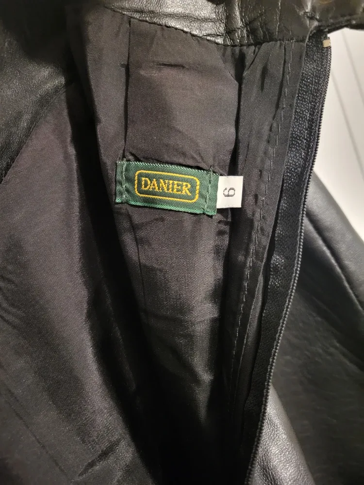 Vintage DANIER Soft Leather Skirt (3/4L) image indicator(2)