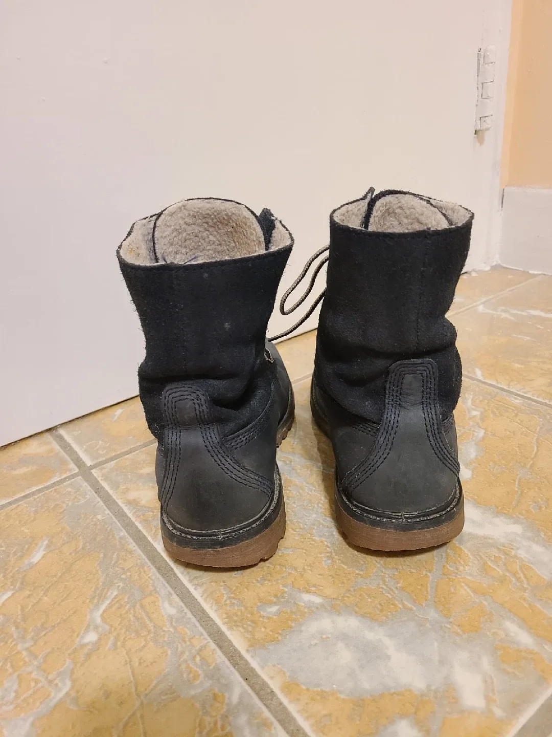 Timberland Waterproof Boots - Women size 7 🥕 image indicator(5)