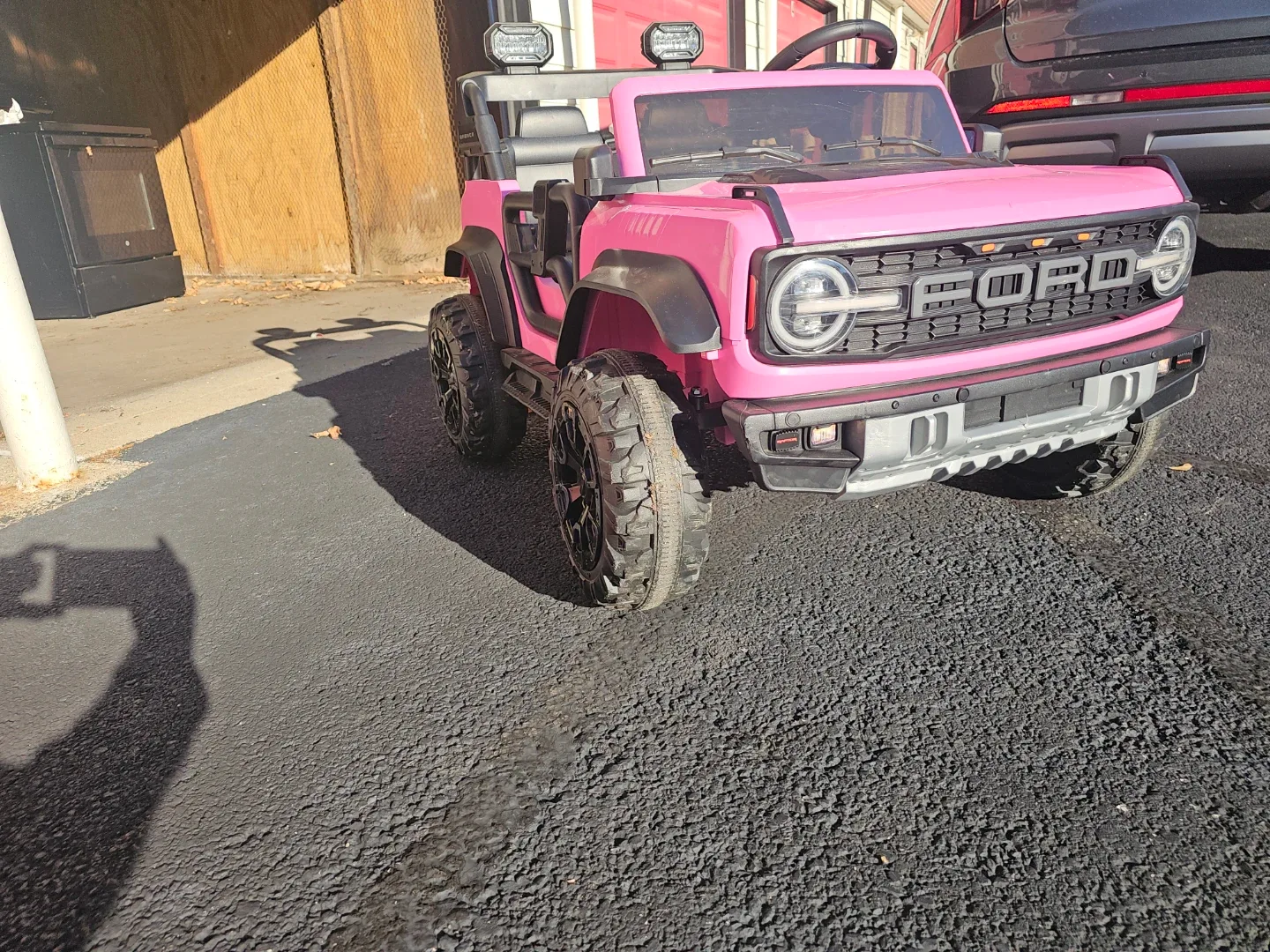 Pink Ford Bronco Kids Ride On Truck image indicator(2)