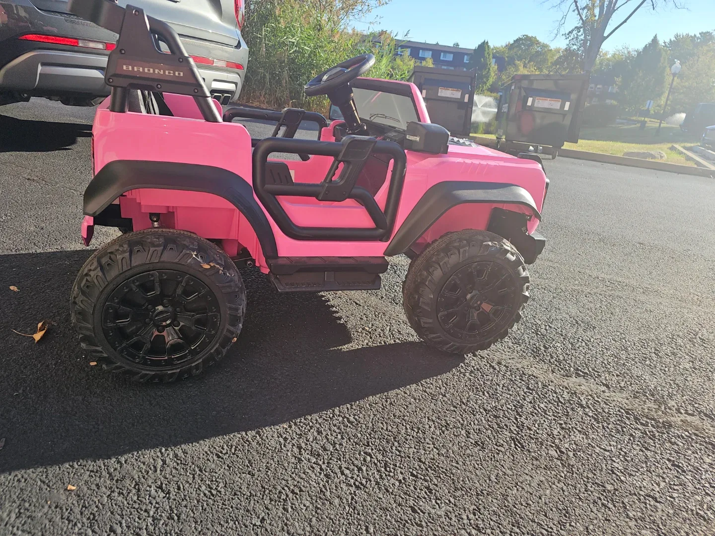 Pink Ford Bronco Kids Ride On Truck image indicator(3)