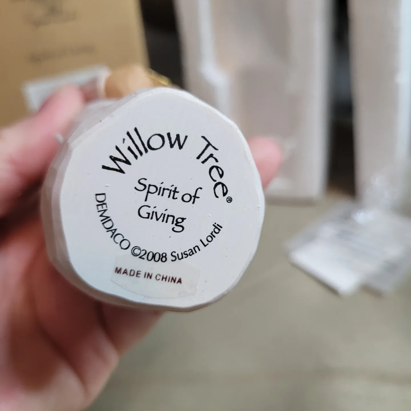 5 1/2" Willow Tree “Spirit of Giving“ Figurine Demdaco 2008 image indicator(4)