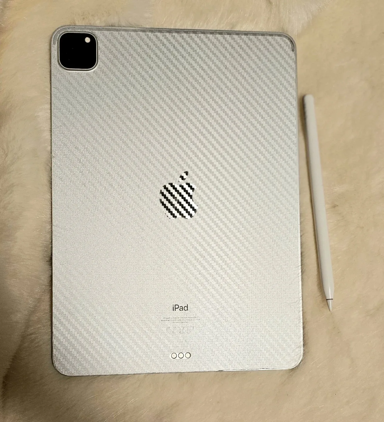 iPad pro 11 inch 3rd Gen 256 GB and Apple pencil with cover image indicator(2)