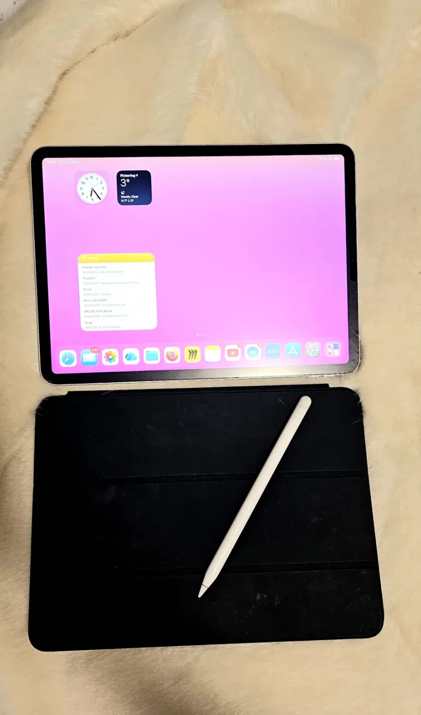 iPad pro 11 inch 3rd Gen 256 GB and Apple pencil with cover image indicator(3)