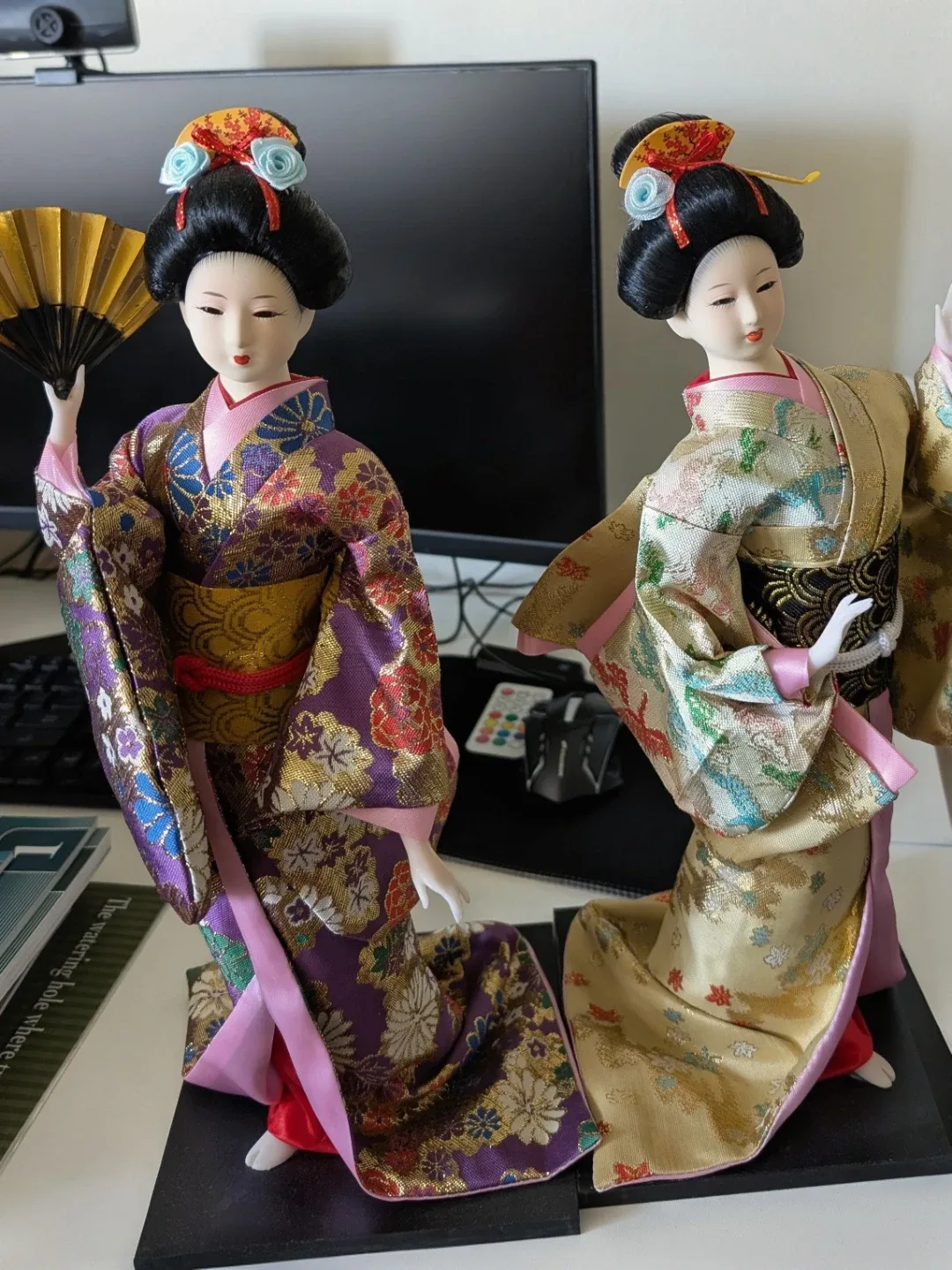 Beautiful  Japanese Geisha Dolls thumbnail