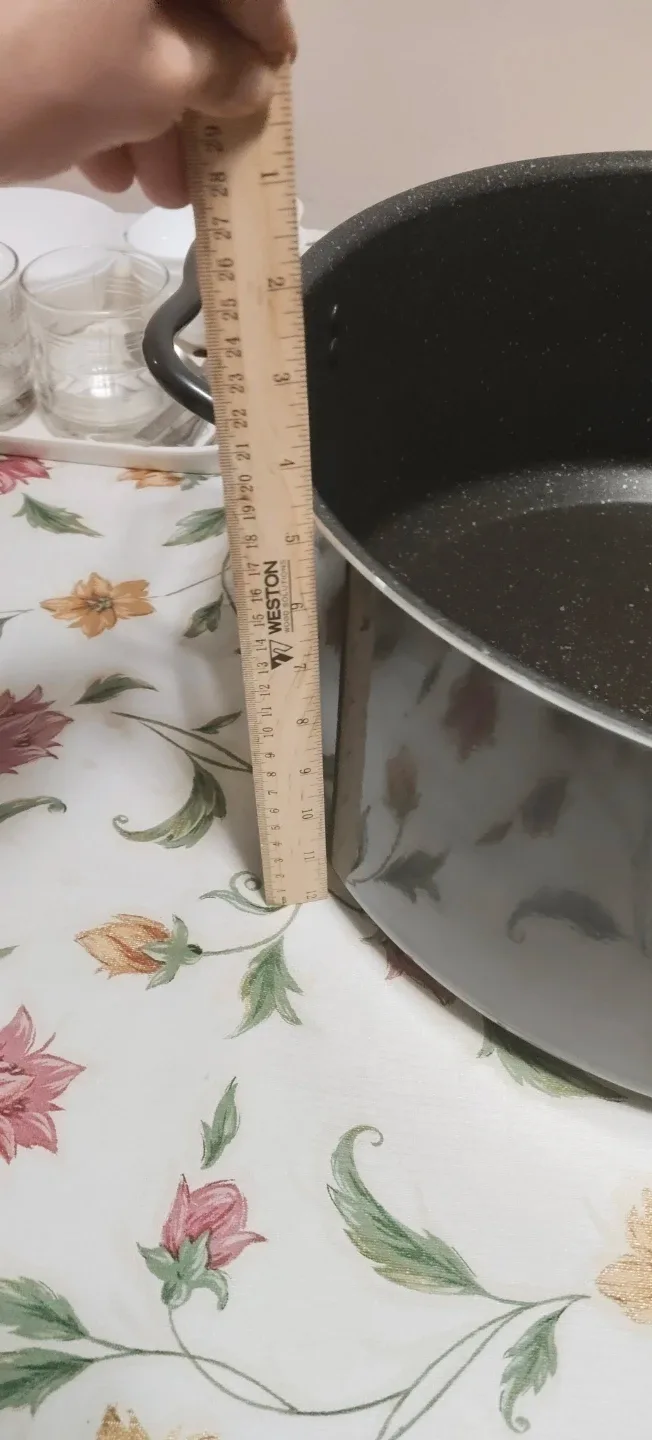 Large Stock Pot with Lid image indicator(7)