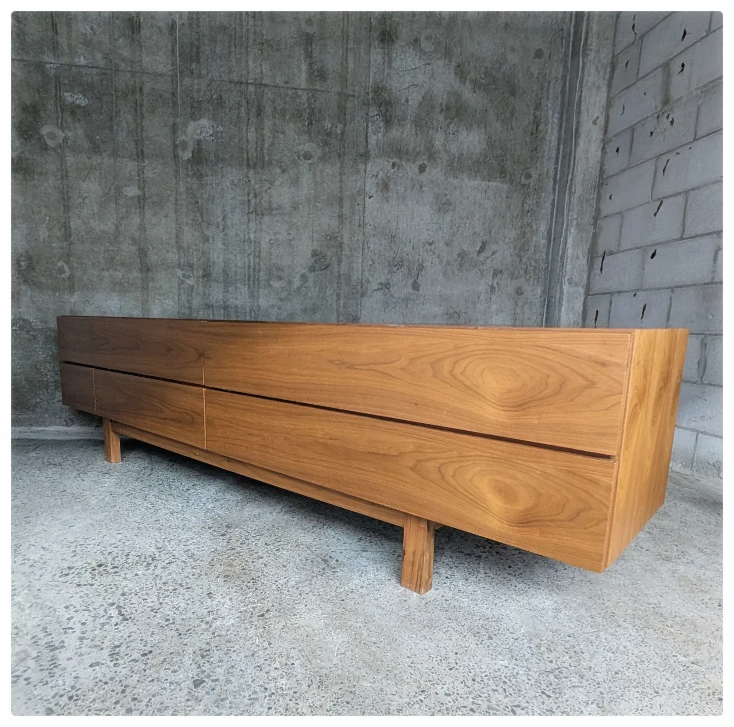 Walnut sideboard/credenza/media unit image indicator(6)