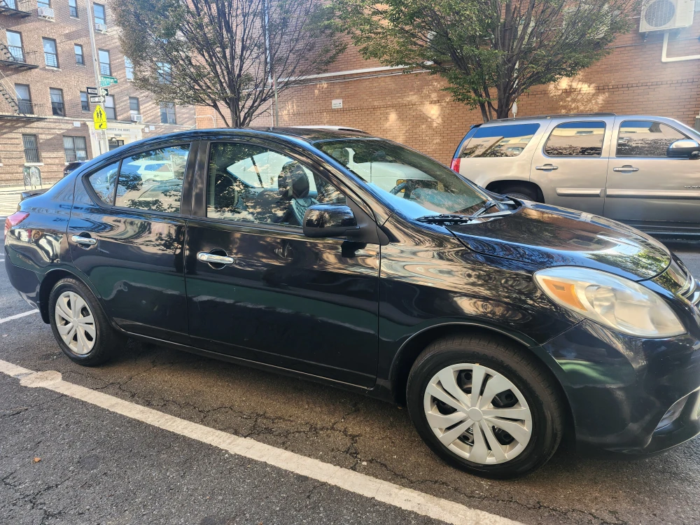 2013 NISSAN VERSA SV - photo 2