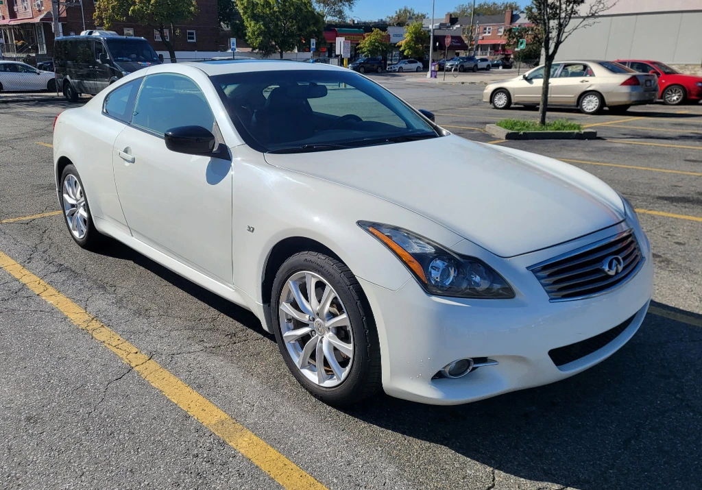 Infiniti Q60 Coupe - White - photo 2