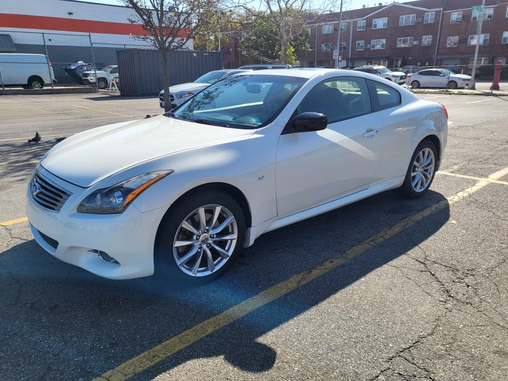 Infiniti Q60 Coupe - White - photo 5