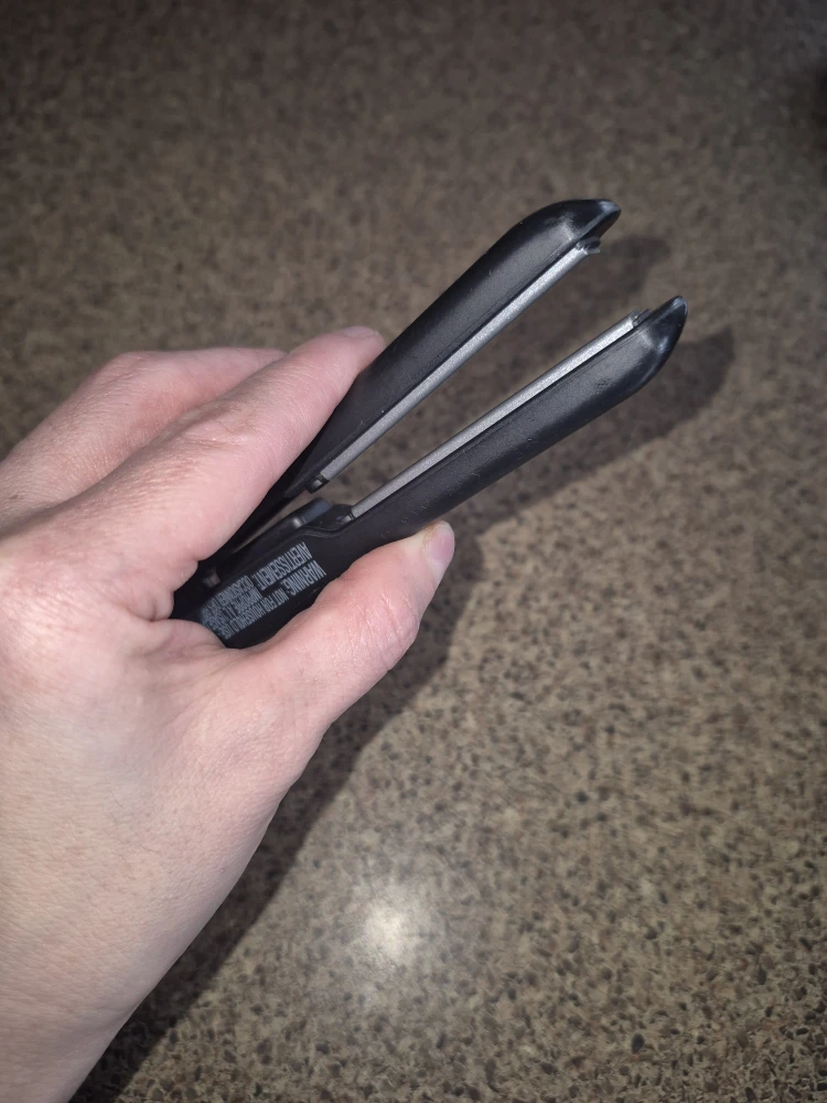 Mini Black Hair Straightener - photo 4