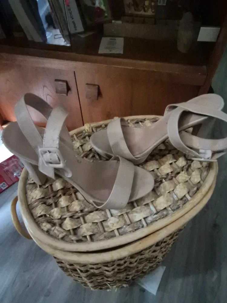 Madden Girl Beige Heels - Size 8 image indicator(4)